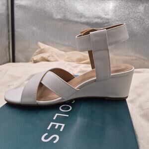 NEW Aerosoles Warner wedge sandal heel, ankle strap eggshell size 6M